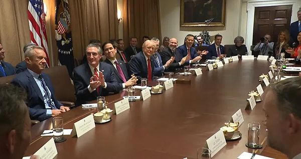 特朗普新政府首次內(nèi)閣會(huì)議馬斯克列席 內(nèi)容涉及 圖片